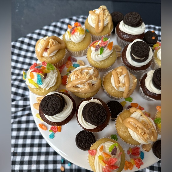 Meet your stylish and amazing Posher, Adiana - Picture 10 of 13